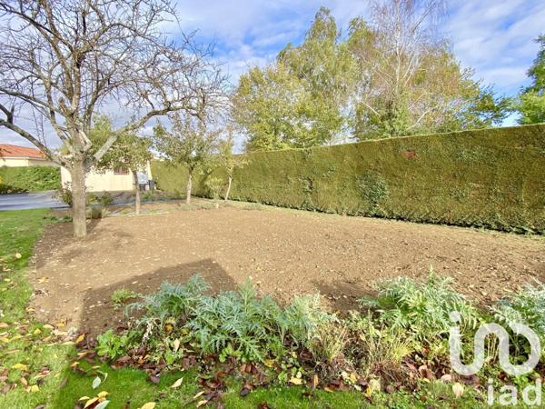 Maison traditionnelle 6 pièces de 196 m² à Antigny (85120)