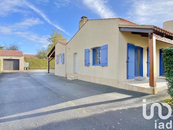 Maison traditionnelle 6 pièces de 196 m² à Antigny (85120)