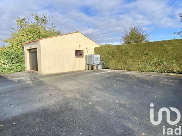 Maison traditionnelle 6 pièces de 196 m² à Antigny (85120)