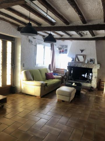 Maison provençale au milieu des oliviers