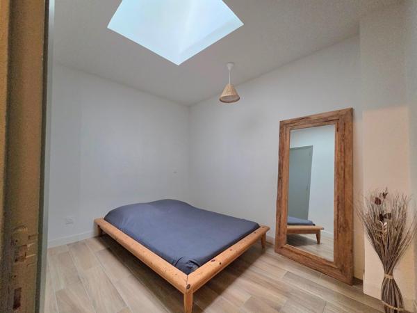 Maison de village de 64 m2 entièrement rénovée, 3 chambres et garage.