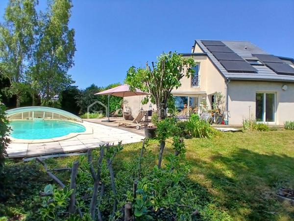 Venez découvrir votre maison, qui vous offre un grand confort de vie avec son exterieur extremement plaisant, avec son superbe terrain paysagé, se réveiller dans un écrin de verdure, prendre le petit déjeuner sur votre terrasse face a un environnement apaisant, sur une parcelle de 1258m2 clos.
Imaginez vous.....cette maison qui vous propose: une entrée avec un placard, dotés de très beaux volumes, une très belle pièce vie de 65m2 baigné de lumière avec une cuisine intégrée ouverte sur séjour-salon et deux accès sur terrasse et jardin ( store électrique ) + cellier,
une chambre parentale avec salle d'eau, un cabinet de toilette,  une salle d'eau,  un espace buanderie et  un grand studio récent de 35m2 meublé avec une entrée indépendante, comprenant une cuisine équipée, une chambre avec salle d'eau, buanderie, placard et une véranda sur un balcon et sa vue plaisante sur jardin (voir photo).
A l'étage, vous trouvez une grande mezzanine avec vide sur pièce de vie, trois chambres (chaque chambre ayant un split mural avec clim+ volets exterieurs motorisés), une salle de bains avec une baignoire et 2 vasques, un cabinet de toilette.
Votre maison vous propose un chauffage basse consommation en aérothermie + clim réversible de 2022 air-air, un poele au bois, une couverture de 2015+ chaineau+ grande isolation sous toiture, une charpente traditionnelle, un kit panneaux solaire de 2021, véranda de 2020, une grande cave, une piscine chauffante de 8x4 avec dome, un portail d'entrée motorisé, une alarme.
Une maison spacieuse et bien agencé avec des prestations de qualité, pour vous apporter un réel confort au quotidien!
Et si vous faisiez le choix de la qualité de vie?
Les honoraires sont inclus charge vendeur.
Renseignements et rendez vous du lundi au samedi de 8h à 20 h