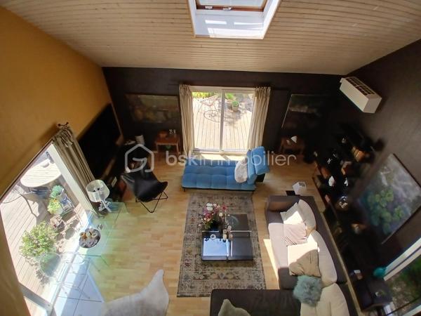 Venez découvrir votre maison, qui vous offre un grand confort de vie avec son exterieur extremement plaisant, avec son superbe terrain paysagé, se réveiller dans un écrin de verdure, prendre le petit déjeuner sur votre terrasse face a un environnement apaisant, sur une parcelle de 1258m2 clos.
Imaginez vous.....cette maison qui vous propose: une entrée avec un placard, dotés de très beaux volumes, une très belle pièce vie de 65m2 baigné de lumière avec une cuisine intégrée ouverte sur séjour-salon et deux accès sur terrasse et jardin ( store électrique ) + cellier,
une chambre parentale avec salle d'eau, un cabinet de toilette,  une salle d'eau,  un espace buanderie et  un grand studio récent de 35m2 meublé avec une entrée indépendante, comprenant une cuisine équipée, une chambre avec salle d'eau, buanderie, placard et une véranda sur un balcon et sa vue plaisante sur jardin (voir photo).
A l'étage, vous trouvez une grande mezzanine avec vide sur pièce de vie, trois chambres (chaque chambre ayant un split mural avec clim+ volets exterieurs motorisés), une salle de bains avec une baignoire et 2 vasques, un cabinet de toilette.
Votre maison vous propose un chauffage basse consommation en aérothermie + clim réversible de 2022 air-air, un poele au bois, une couverture de 2015+ chaineau+ grande isolation sous toiture, une charpente traditionnelle, un kit panneaux solaire de 2021, véranda de 2020, une grande cave, une piscine chauffante de 8x4 avec dome, un portail d'entrée motorisé, une alarme.
Une maison spacieuse et bien agencé avec des prestations de qualité, pour vous apporter un réel confort au quotidien!
Et si vous faisiez le choix de la qualité de vie?
Les honoraires sont inclus charge vendeur.
Renseignements et rendez vous du lundi au samedi de 8h à 20 h
