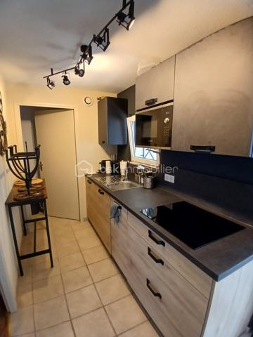 Venez découvrir votre maison, qui vous offre un grand confort de vie avec son exterieur extremement plaisant, avec son superbe terrain paysagé, se réveiller dans un écrin de verdure, prendre le petit déjeuner sur votre terrasse face a un environnement apaisant, sur une parcelle de 1258m2 clos.
Imaginez vous.....cette maison qui vous propose: une entrée avec un placard, dotés de très beaux volumes, une très belle pièce vie de 65m2 baigné de lumière avec une cuisine intégrée ouverte sur séjour-salon et deux accès sur terrasse et jardin ( store électrique ) + cellier,
une chambre parentale avec salle d'eau, un cabinet de toilette,  une salle d'eau,  un espace buanderie et  un grand studio récent de 35m2 meublé avec une entrée indépendante, comprenant une cuisine équipée, une chambre avec salle d'eau, buanderie, placard et une véranda sur un balcon et sa vue plaisante sur jardin (voir photo).
A l'étage, vous trouvez une grande mezzanine avec vide sur pièce de vie, trois chambres (chaque chambre ayant un split mural avec clim+ volets exterieurs motorisés), une salle de bains avec une baignoire et 2 vasques, un cabinet de toilette.
Votre maison vous propose un chauffage basse consommation en aérothermie + clim réversible de 2022 air-air, un poele au bois, une couverture de 2015+ chaineau+ grande isolation sous toiture, une charpente traditionnelle, un kit panneaux solaire de 2021, véranda de 2020, une grande cave, une piscine chauffante de 8x4 avec dome, un portail d'entrée motorisé, une alarme.
Une maison spacieuse et bien agencé avec des prestations de qualité, pour vous apporter un réel confort au quotidien!
Et si vous faisiez le choix de la qualité de vie?
Les honoraires sont inclus charge vendeur.
Renseignements et rendez vous du lundi au samedi de 8h à 20 h