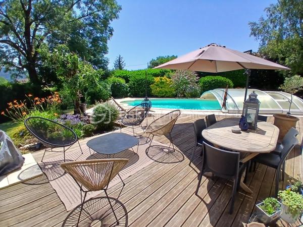 Venez découvrir votre maison, qui vous offre un grand confort de vie avec son exterieur extremement plaisant, avec son superbe terrain paysagé, se réveiller dans un écrin de verdure, prendre le petit déjeuner sur votre terrasse face a un environnement apaisant, sur une parcelle de 1258m2 clos.
Imaginez vous.....cette maison qui vous propose: une entrée avec un placard, dotés de très beaux volumes, une très belle pièce vie de 65m2 baigné de lumière avec une cuisine intégrée ouverte sur séjour-salon et deux accès sur terrasse et jardin ( store électrique ) + cellier,
une chambre parentale avec salle d'eau, un cabinet de toilette,  une salle d'eau,  un espace buanderie et  un grand studio récent de 35m2 meublé avec une entrée indépendante, comprenant une cuisine équipée, une chambre avec salle d'eau, buanderie, placard et une véranda sur un balcon et sa vue plaisante sur jardin (voir photo).
A l'étage, vous trouvez une grande mezzanine avec vide sur pièce de vie, trois chambres (chaque chambre ayant un split mural avec clim+ volets exterieurs motorisés), une salle de bains avec une baignoire et 2 vasques, un cabinet de toilette.
Votre maison vous propose un chauffage basse consommation en aérothermie + clim réversible de 2022 air-air, un poele au bois, une couverture de 2015+ chaineau+ grande isolation sous toiture, une charpente traditionnelle, un kit panneaux solaire de 2021, véranda de 2020, une grande cave, une piscine chauffante de 8x4 avec dome, un portail d'entrée motorisé, une alarme.
Une maison spacieuse et bien agencé avec des prestations de qualité, pour vous apporter un réel confort au quotidien!
Et si vous faisiez le choix de la qualité de vie?
Les honoraires sont inclus charge vendeur.
Renseignements et rendez vous du lundi au samedi de 8h à 20 h