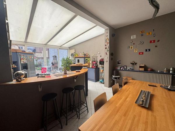 Maison semi-bourgeoise , 4 chambres, 2 salles d'eau, Cave avec atelier Proche commerces et écoles