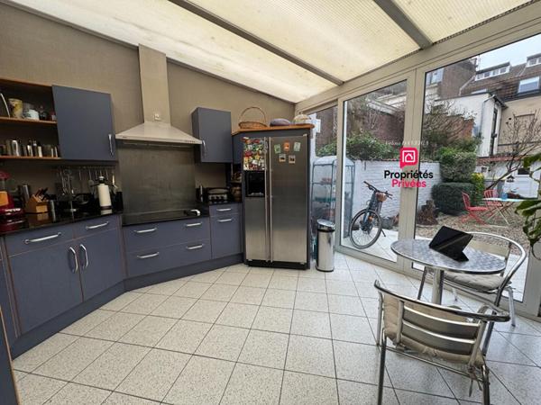 Maison semi-bourgeoise , 4 chambres, 2 salles d'eau, Cave avec atelier Proche commerces et écoles