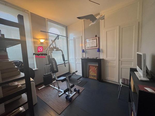 Maison semi-bourgeoise , 4 chambres, 2 salles d'eau, Cave avec atelier Proche commerces et écoles