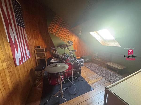 Maison semi-bourgeoise , 4 chambres, 2 salles d'eau, Cave avec atelier Proche commerces et écoles