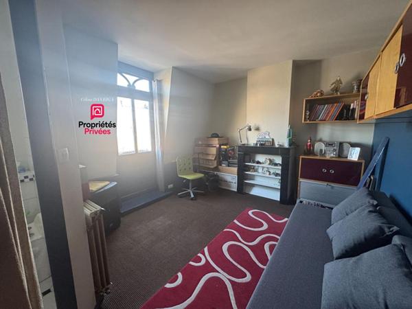 Maison semi-bourgeoise , 4 chambres, 2 salles d'eau, Cave avec atelier Proche commerces et écoles