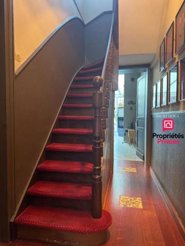 Maison semi-bourgeoise , 4 chambres, 2 salles d'eau, Cave avec atelier Proche commerces et écoles