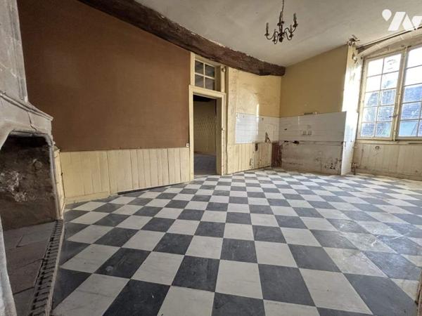 APPARTEMENT A RENOVER PLEIN CENTRE VILLE