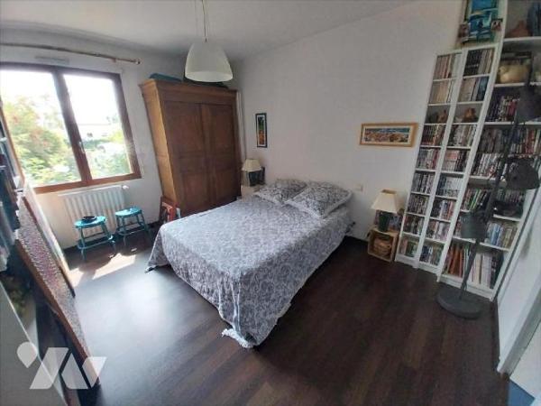 Dans un quartier résidentiel de VITRE, à vendre maison familiale d'une surface de 180 m² habita...