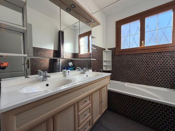 Maison - 7 pièces - 144 m²