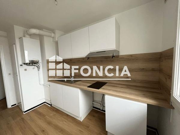 Location Appartement 2 pièces 51.5 m² - 28 RUE DE CONTIEGES, entrée C Villeneuve Sur Lot 47300