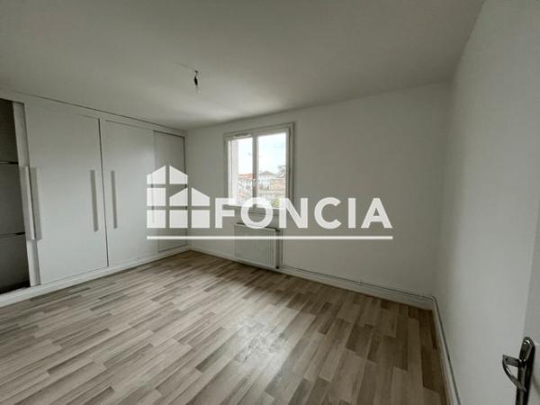 Location Appartement 2 pièces 51.5 m² - 28 RUE DE CONTIEGES, entrée C Villeneuve Sur Lot 47300