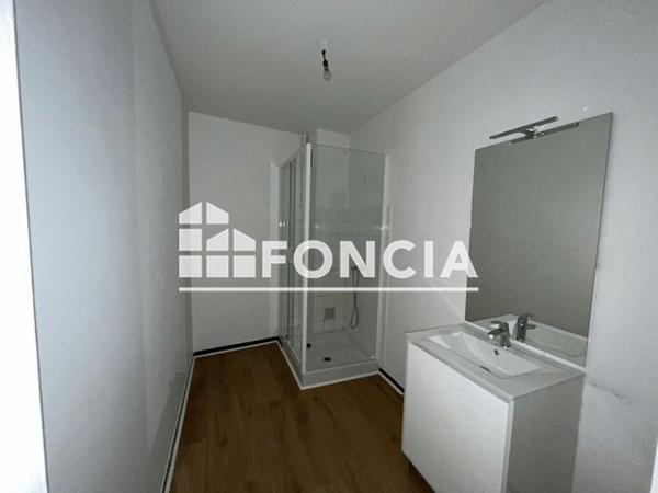 Location Appartement 2 pièces 51.5 m² - 28 RUE DE CONTIEGES, entrée C Villeneuve Sur Lot 47300