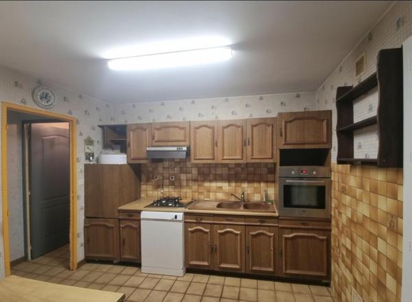 Sur les hauteurs de Bonnes, maison a rafraichie avec grand terrain.