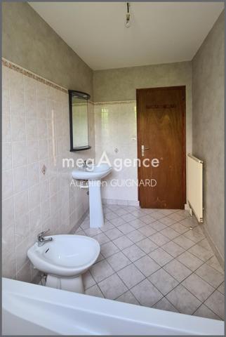 Maison à BRESSUIRE, 79300 - 6 pièces 90m²