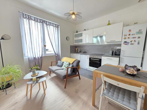 Appartement 2 chambres, accès gare, commerces à pied