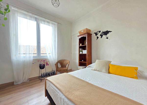 Appartement 2 chambres, accès gare, commerces à pied