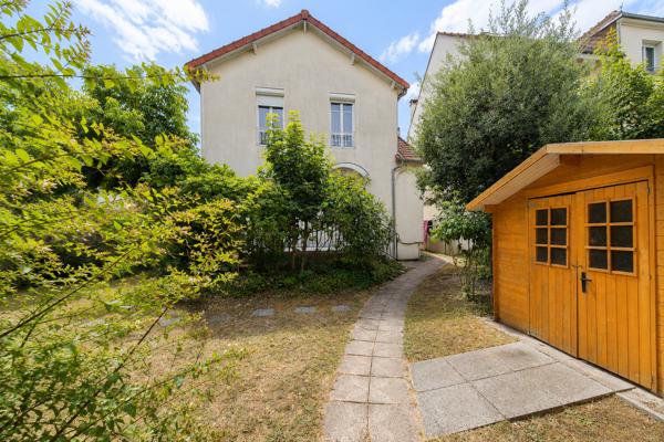 Maison
         6 pièces
        - 145 m² Exclusivité 660 000 € *
