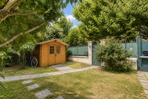 Maison
         6 pièces
        - 145 m² Exclusivité 660 000 € *