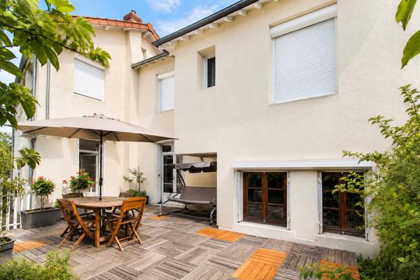 Maison
         6 pièces
        - 145 m² Exclusivité 660 000 € *