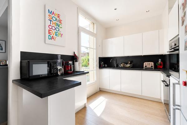 Maison
         6 pièces
        - 145 m² Exclusivité 660 000 € *