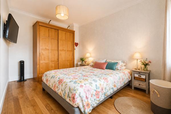 Maison
         6 pièces
        - 145 m² Exclusivité 660 000 € *