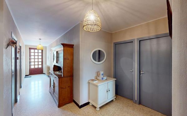 Maison à vendre    7 pièces • 220 m2 Labastide-d'Anjou