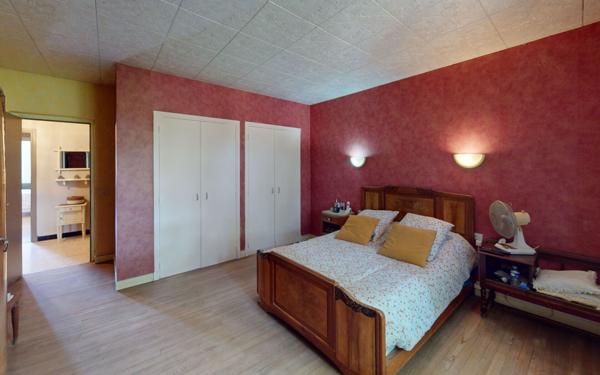 Maison à vendre    7 pièces • 220 m2 Labastide-d'Anjou