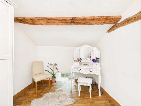 Propriété de charme avec lac, prairie, piscine et dépendances