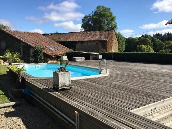 Propriété de charme avec lac, prairie, piscine et dépendances