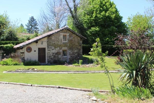 Propriété de charme avec lac, prairie, piscine et dépendances