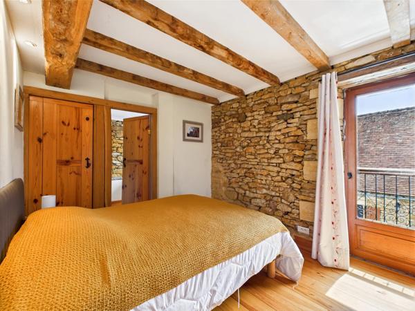 Un ensemble pittoresque de propriétés niché au cœur du Périgord Noir près de Beynac
