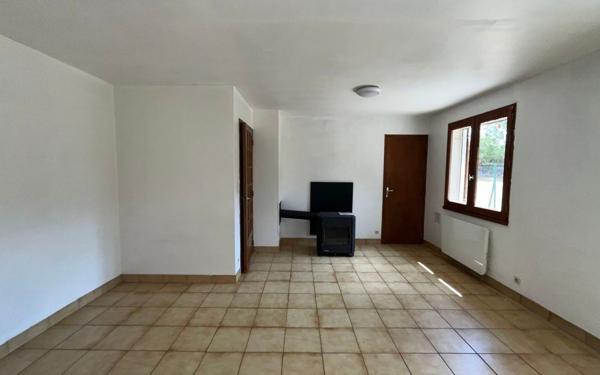 Maison à louer    4 pièces •  Brenoux