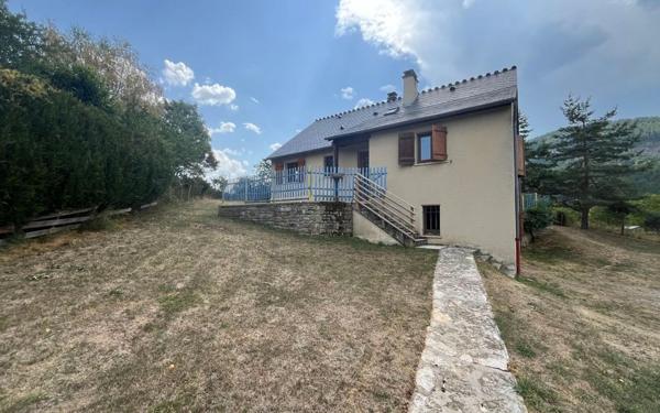 Maison à louer    4 pièces •  Brenoux