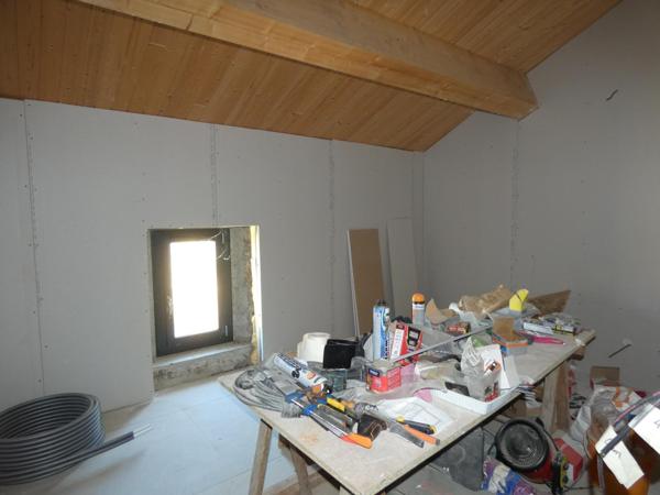 Corp de ferme rénové T8 d'environ 210 m² habitables et 100m² de sous-sol / garage, sur une parcelle de 1262m²