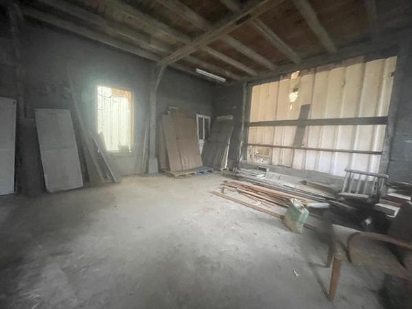 Hangars + garages + terrain de 883 m² à Ploërmel (56800)