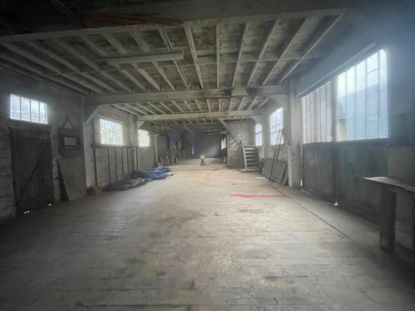 Hangars + garages + terrain de 883 m² à Ploërmel (56800)