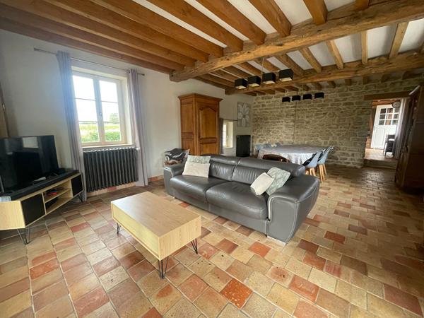 Plus de 9000 m² de terrain - au calme total, magnifique maison sans aucun travaux -