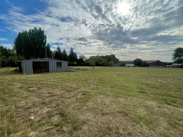 Plus de 9000 m² de terrain - au calme total, magnifique maison sans aucun travaux -