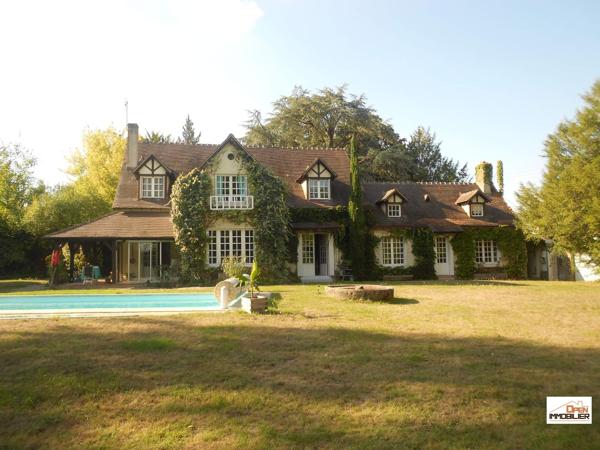 Maison de caractère sur parc paysager de 4 612 m² avec piscine !
