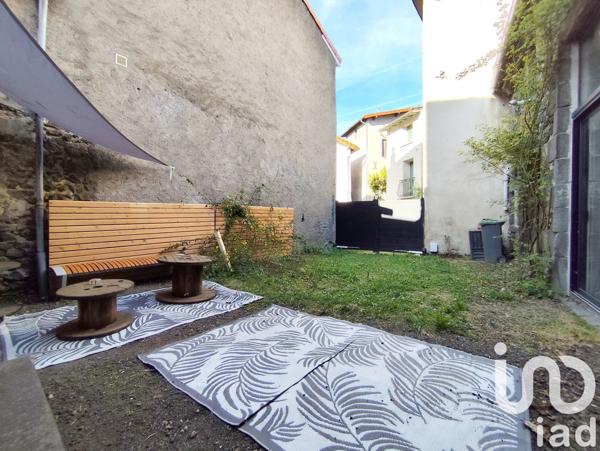 Maison 6 pièces de 125 m² à Nohanent (63830)