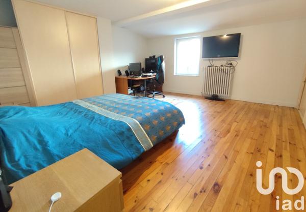 Maison 6 pièces de 125 m² à Nohanent (63830)