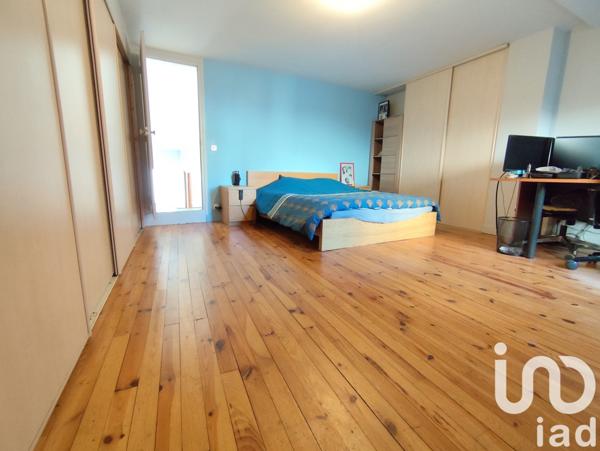 Maison 6 pièces de 125 m² à Nohanent (63830)
