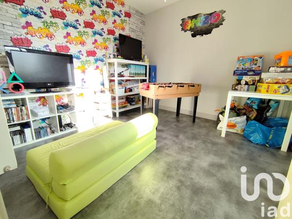 Maison 6 pièces de 125 m² à Nohanent (63830)