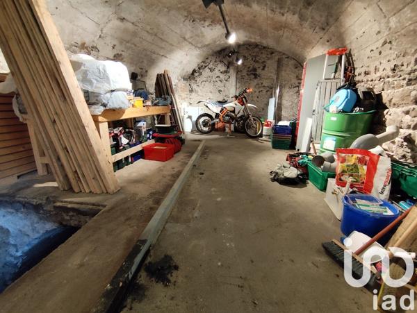 Maison 6 pièces de 125 m² à Nohanent (63830)