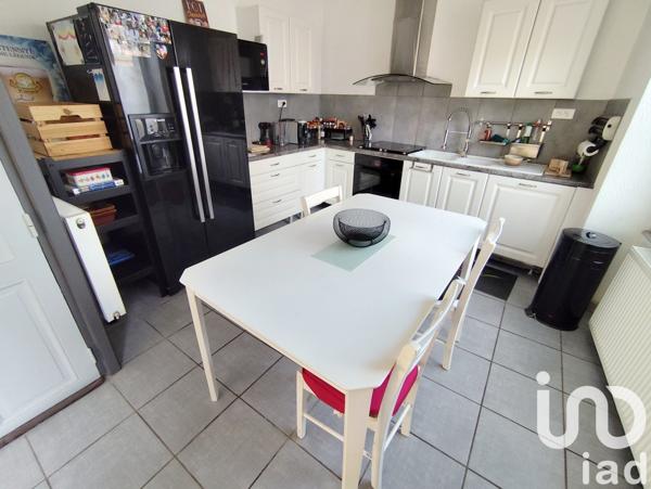 Maison 6 pièces de 125 m² à Nohanent (63830)